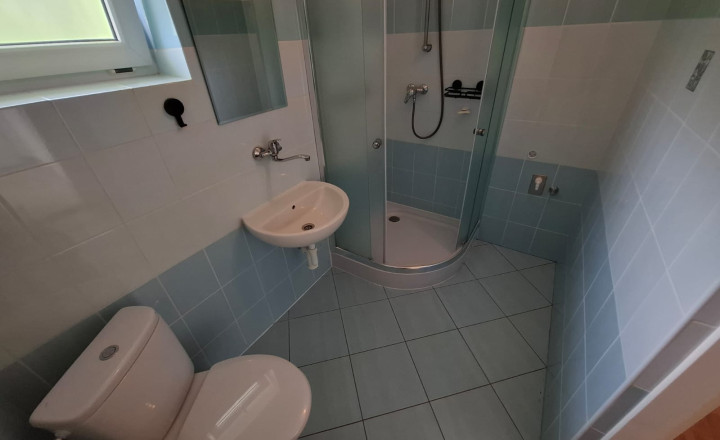 Útulný rodinný dom so záhradou v obci Rudňany - fotografia 22