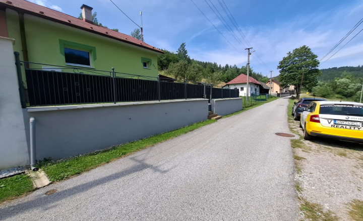 Útulný rodinný dom so záhradou v obci Rudňany - fotografia 34