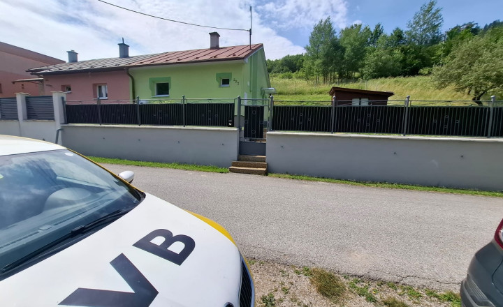Útulný rodinný dom so záhradou v obci Rudňany - fotografia 35