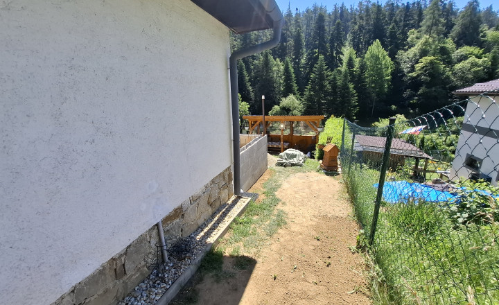 Záhrada s murovanou chatou a altánkom – Levoča - fotografia 19