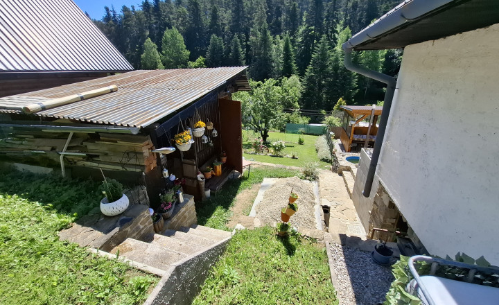Záhrada s murovanou chatou a altánkom – Levoča - fotografia 23