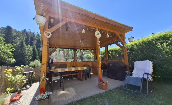 Záhrada s murovanou chatou a altánkom – Levoča - fotografia 33