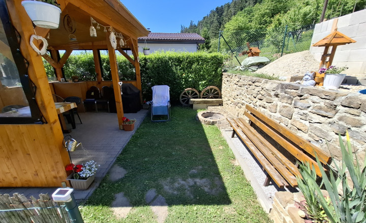 Záhrada s murovanou chatou a altánkom – Levoča - fotografia 37