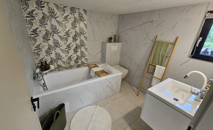 Vidiecke sídlo s pozemkom 11 903 m², herňou, garážou v obci Nálepkovo, v pokojnej časti Zahajnica, okres Gelnica - fotografia 40