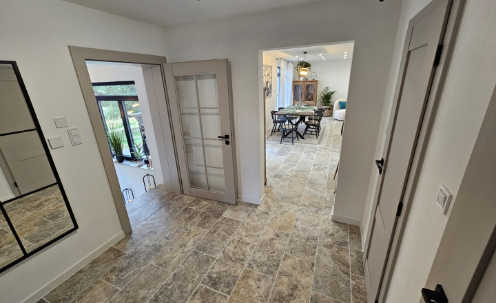 Vidiecke sídlo s pozemkom 11 903 m², herňou, garážou v obci Nálepkovo, v pokojnej časti Zahajnica, okres Gelnica - fotografia 6