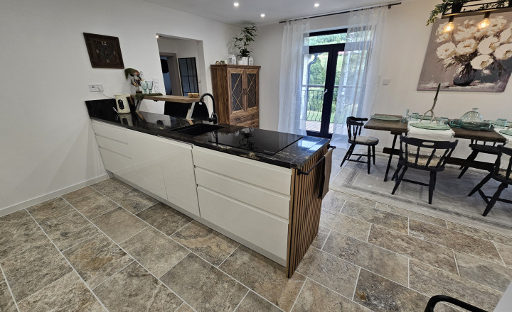 Vidiecke sídlo s pozemkom 11 903 m², herňou, garážou v obci Nálepkovo, v pokojnej časti Zahajnica, okres Gelnica - fotografia 13