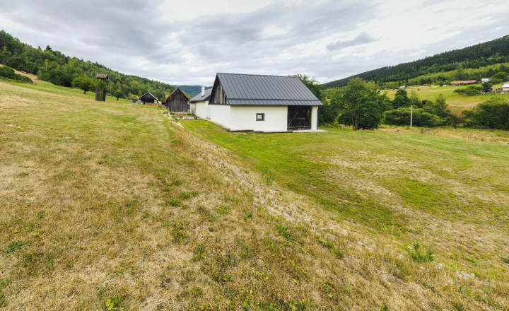 Vidiecke sídlo s pozemkom 11 903 m², herňou, garážou v obci Nálepkovo, v pokojnej časti Zahajnica, okres Gelnica - fotografia 66