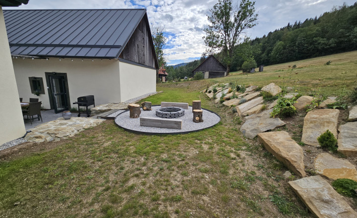 Vidiecke sídlo s pozemkom 11 903 m², herňou, garážou v obci Nálepkovo, v pokojnej časti Zahajnica, okres Gelnica - fotografia 54