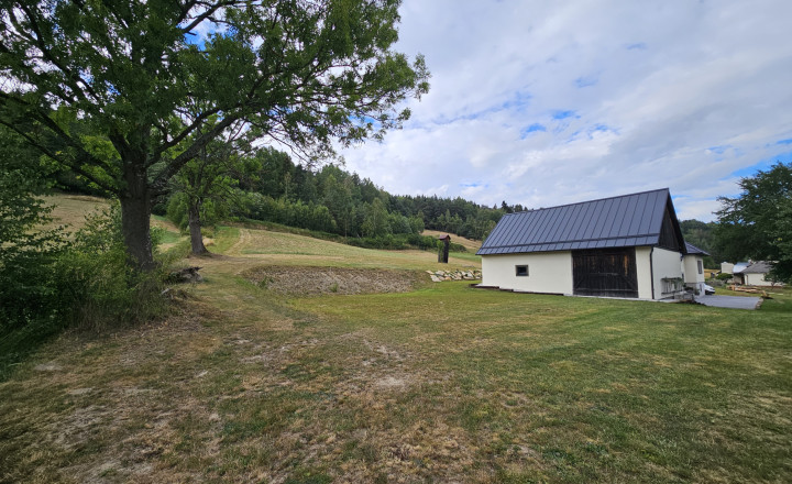 Vidiecke sídlo s pozemkom 11 903 m², herňou, garážou v obci Nálepkovo, v pokojnej časti Zahajnica, okres Gelnica - fotografia 67
