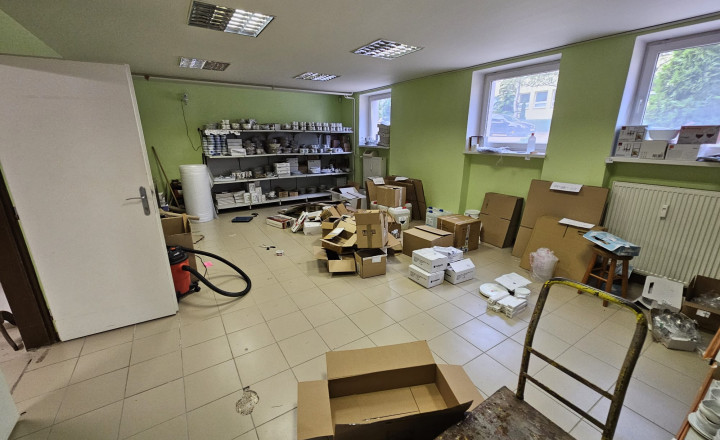 Rozsiahly obchodný priestor s výmerou 284 m², Poprad - fotografia 13