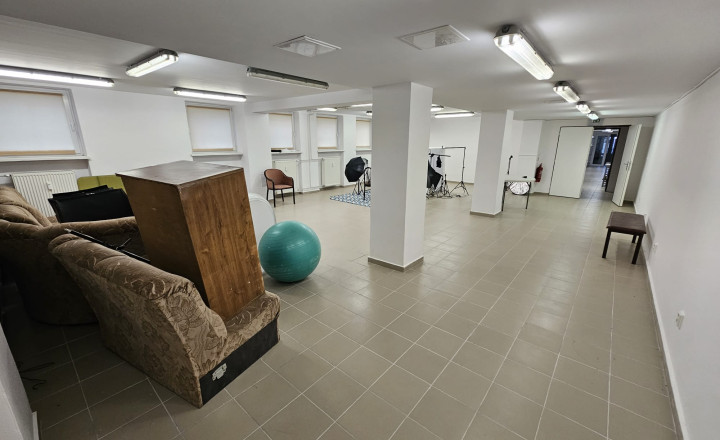 Rozsiahly obchodný priestor s výmerou 284 m², Poprad - fotografia 11