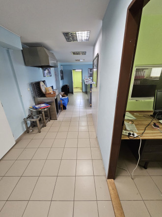 Rozsiahly obchodný priestor s výmerou 284 m², Poprad - fotografia 16