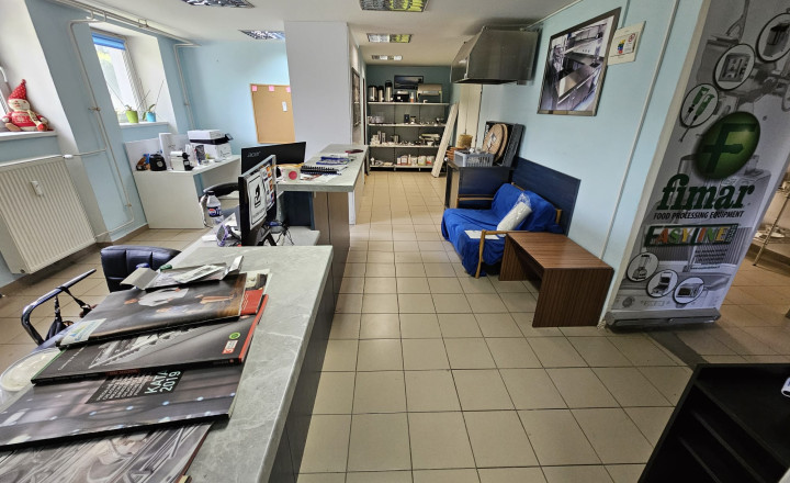 Rozsiahly obchodný priestor s výmerou 284 m², Poprad - fotografia 15