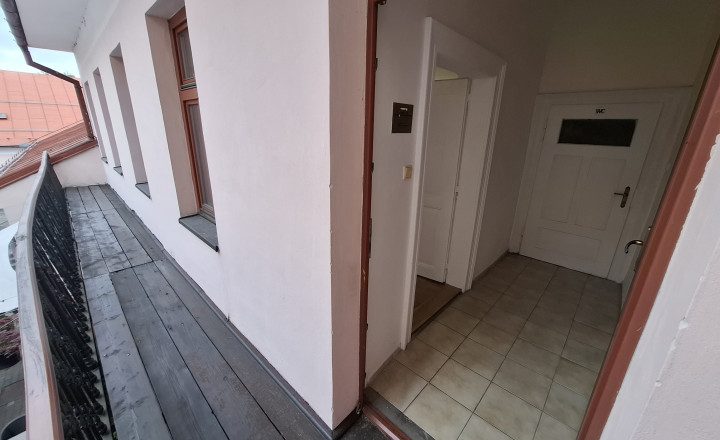 Kancelárske priestory priamo na námestí – 38 m² - fotografia 9