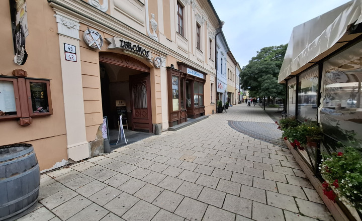 Kancelárske priestory priamo na námestí – 38 m² - fotografia 11