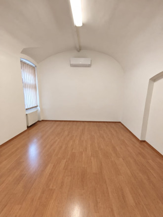 Kancelárske priestory priamo na námestí – 38 m² - fotografia 4