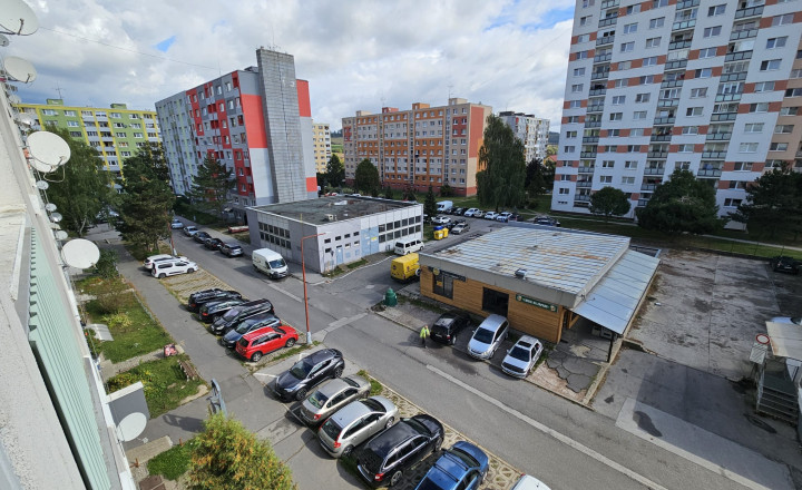Prenájom bytu 4+1 s loggiou na sídlisku Západ, Spišská Nová Ves - fotografia 5