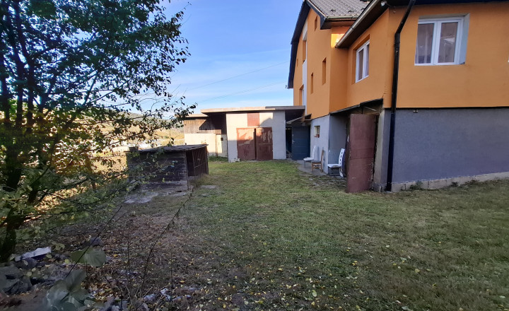 Rodinný dom na okraji mesta Krompachy s veľkou záhradou - fotografia 36