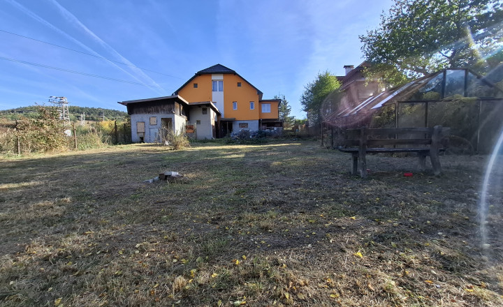 Rodinný dom na okraji mesta Krompachy s veľkou záhradou - fotografia 40
