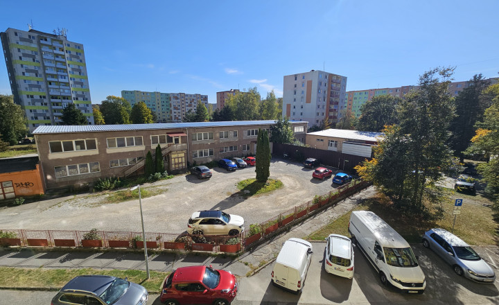 Moderný 3-izbový byt s balkónom po kompletnej rekonštrukcii - sídlisko Mier, Spišská Nová Ves - fotografia 25