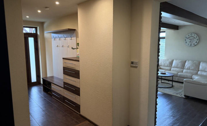Ponúkame na predaj výnimočný rodinný dom s pozemkami 10 046 m² a investičným potenciálom – Spišské Vlachy - fotografia 9