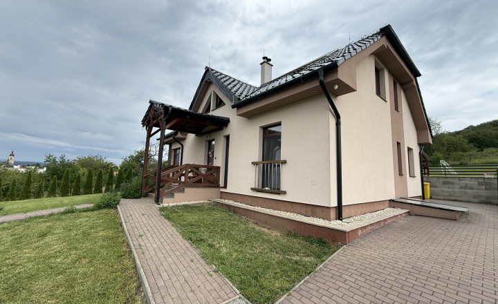 Ponúkame na predaj výnimočný rodinný dom s pozemkami 10 046 m² a investičným potenciálom – Spišské Vlachy - fotografia 3