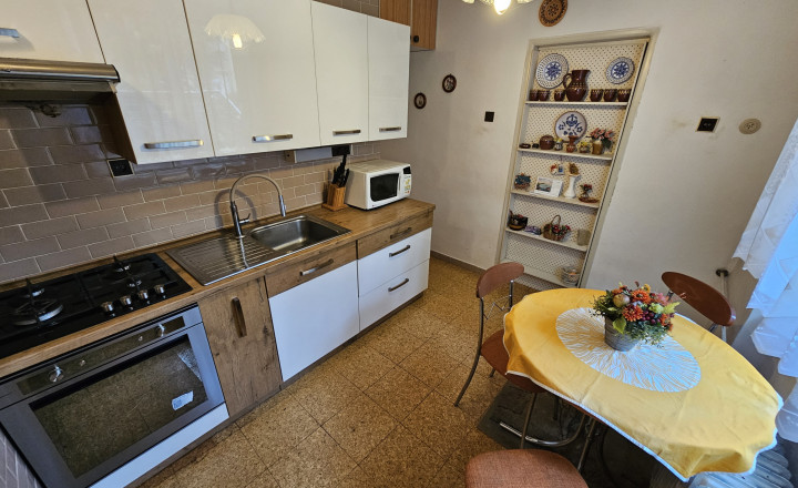 3-izbový byt v centre Spišskej Novej Vsi – 70 m², 3 pivnice – 10 m² - fotografia 5