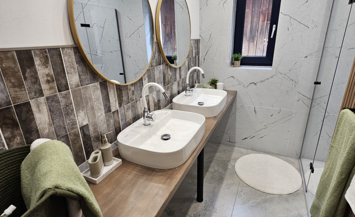 Vidiecke sídlo s pozemkom 11 903 m², herňou, garážou v obci Nálepkovo, v pokojnej časti Zahajnica, okres Gelnica - fotografia 34
