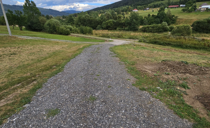 Vidiecke sídlo s pozemkom 11 903 m², herňou, garážou v obci Nálepkovo, v pokojnej časti Zahajnica, okres Gelnica - fotografia 70