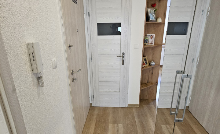 Moderný 3-izbový byt s balkónom po kompletnej rekonštrukcii - sídlisko Mier, Spišská Nová Ves - fotografia 39