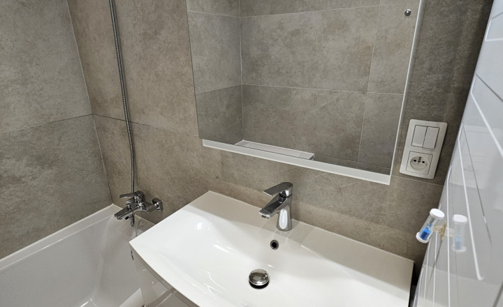 Moderný 3-izbový byt s balkónom po kompletnej rekonštrukcii - sídlisko Mier, Spišská Nová Ves - fotografia 35