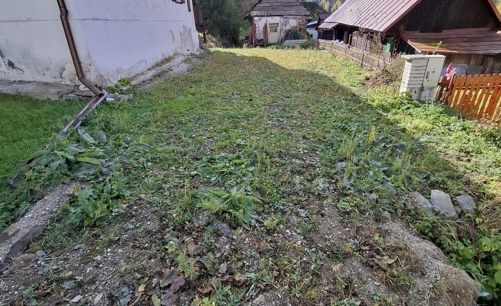 Stavebný pozemok s drevenou chalupou v krásnej obci Henclová - fotografia 4