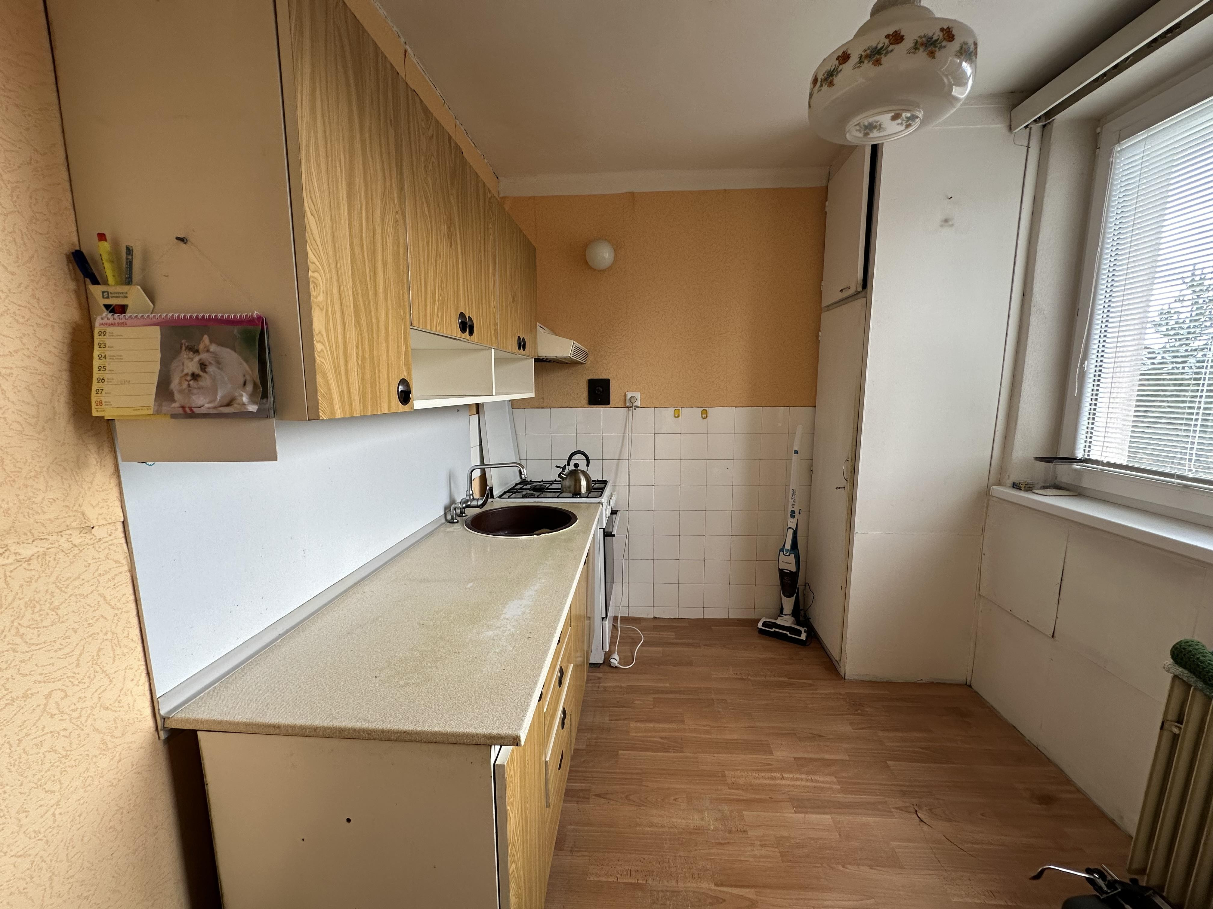 Byt 2+1 s loggiou centrum, Sp. Nová Ves