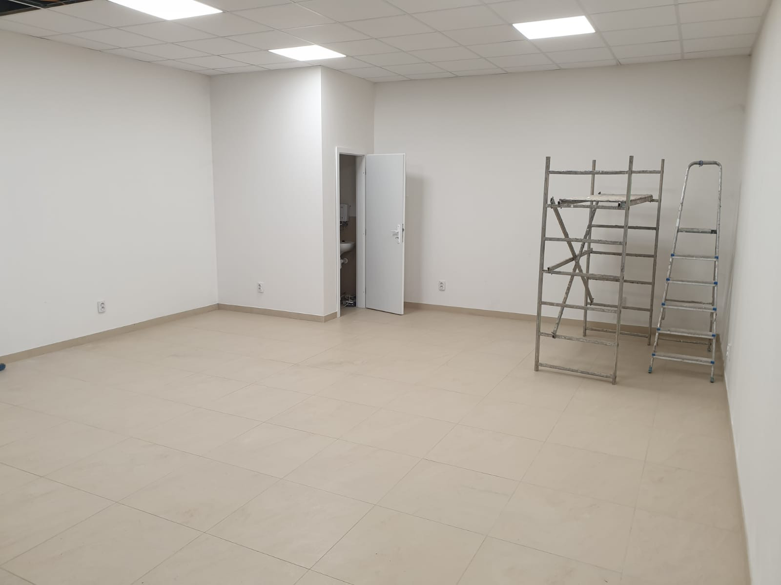 Prenájom obchodných priestorov v OC DRUŽBA na sídlisku Tarča, Spišská Nová Ves