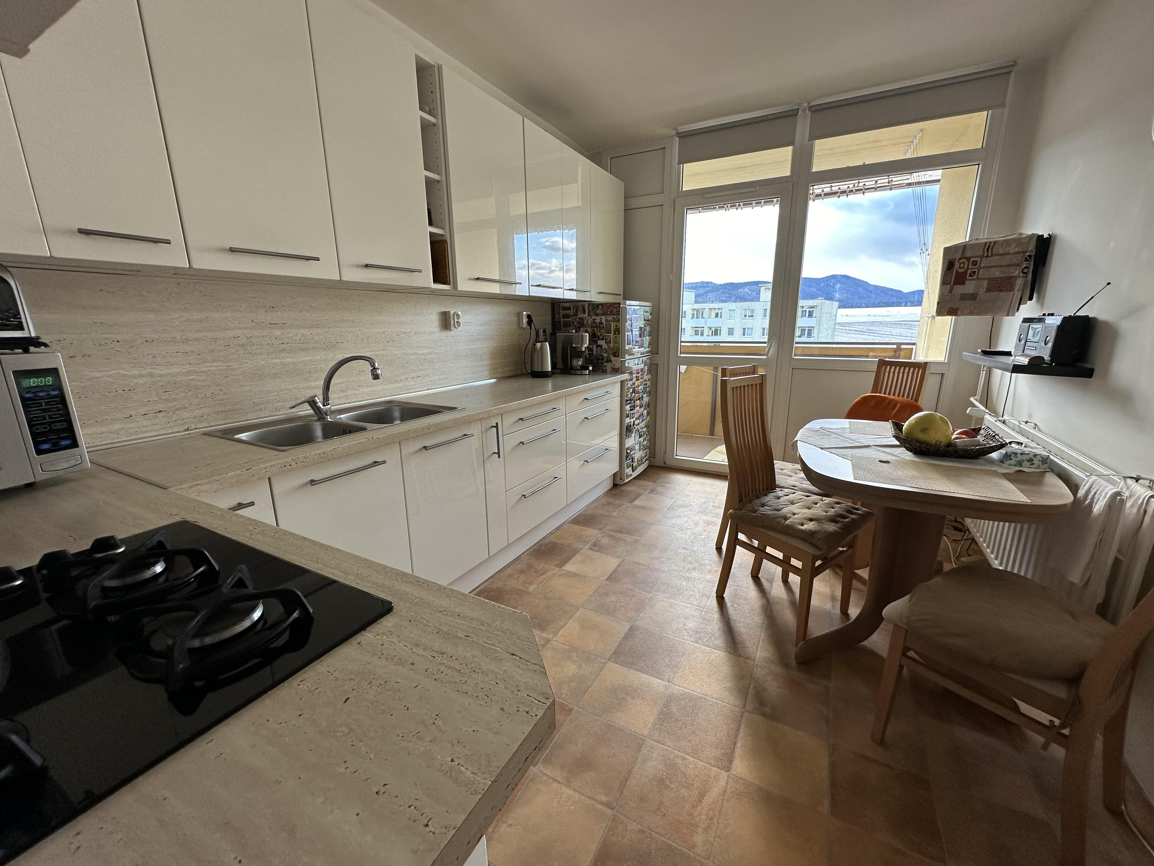 Byt 5+1 s loggiou sídl. Mier, Sp. Nová Ves