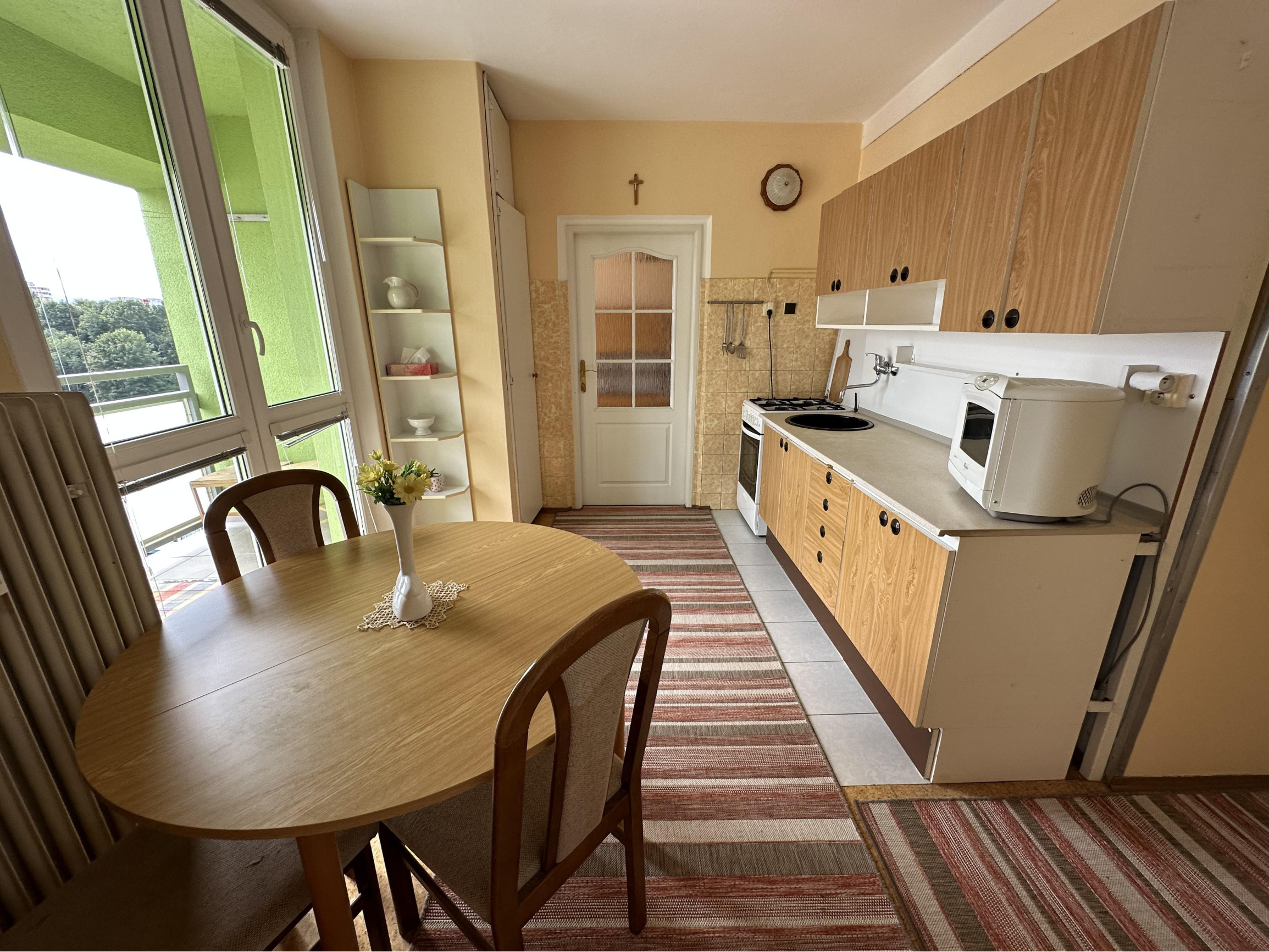 Byt 3+1 s loggiou centrum, Sp. Nová Ves