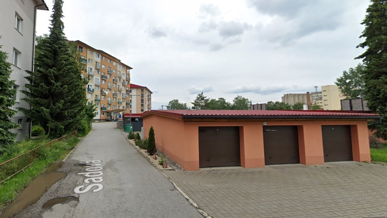 Garáž - novostavba na Sadovej ulici, Sp. Nová Ves