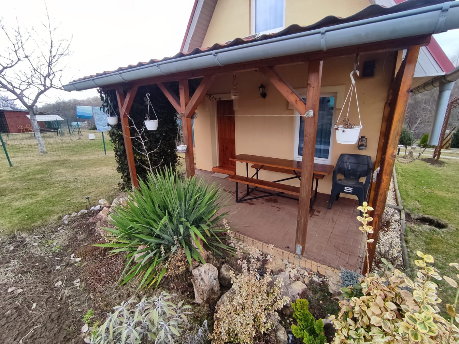 Pekná útulná chatka so záhradkou