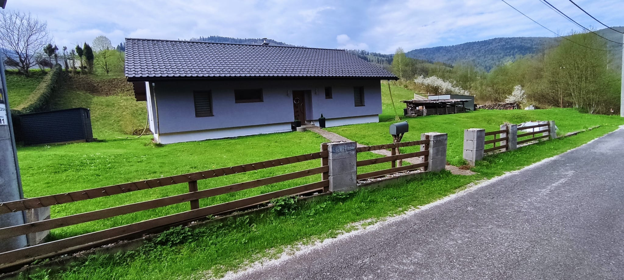 Pekná novostavba pod lesom v obci Kojšov