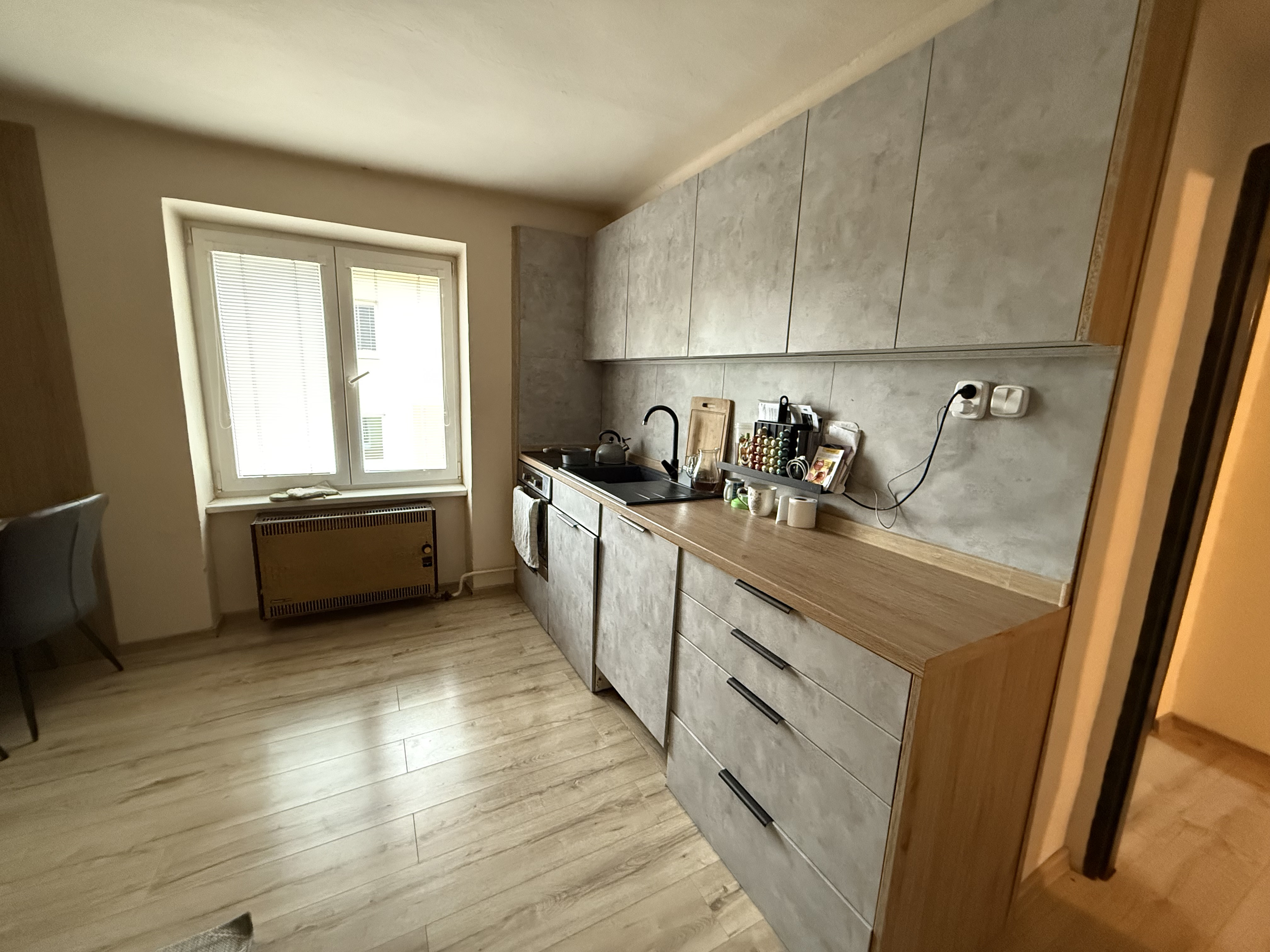 Byt 2+1 s balkónom prerobený na 3.izbový sídl. Rozvoj, Levoča