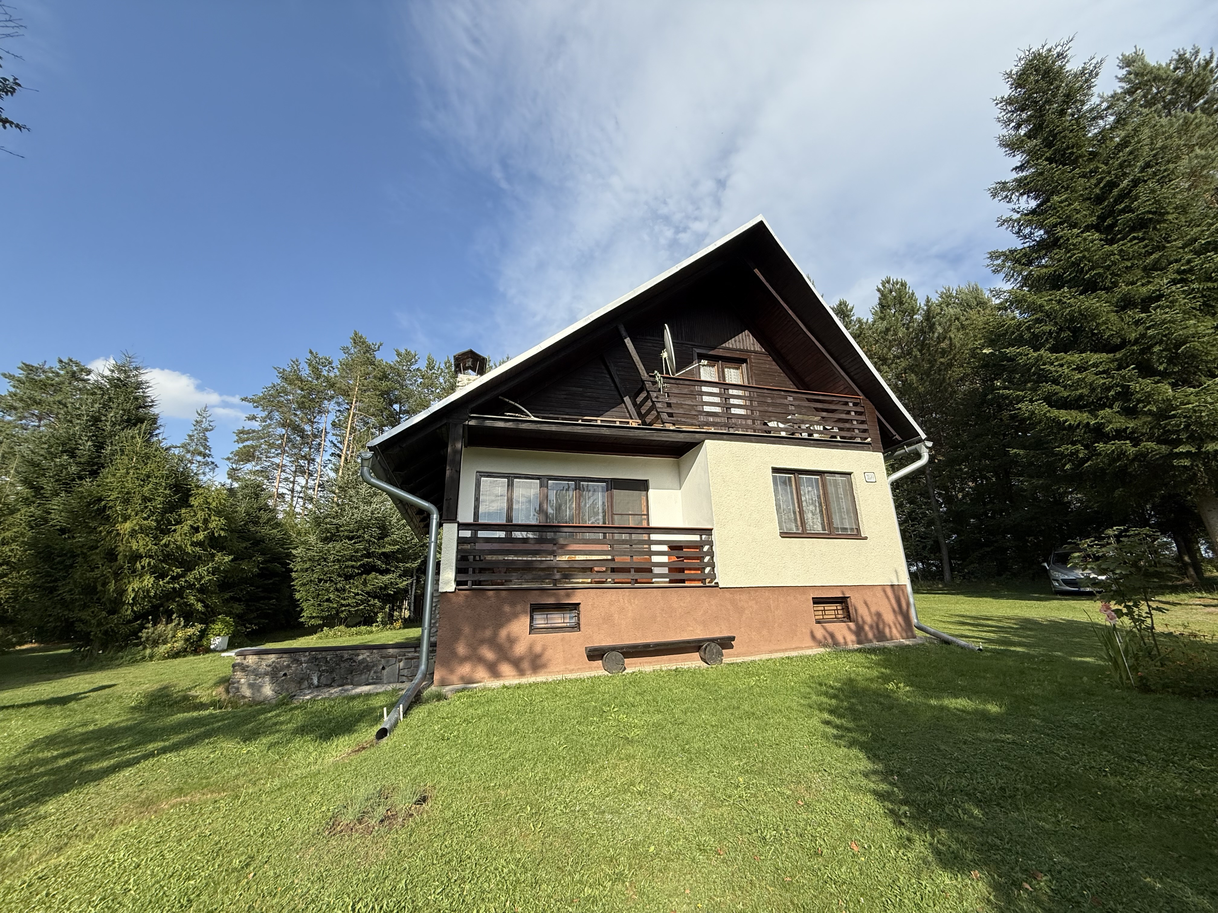 Chata na Košiarnom Briežku, časť Červený Jarok, okr. Sp. Nová Ves