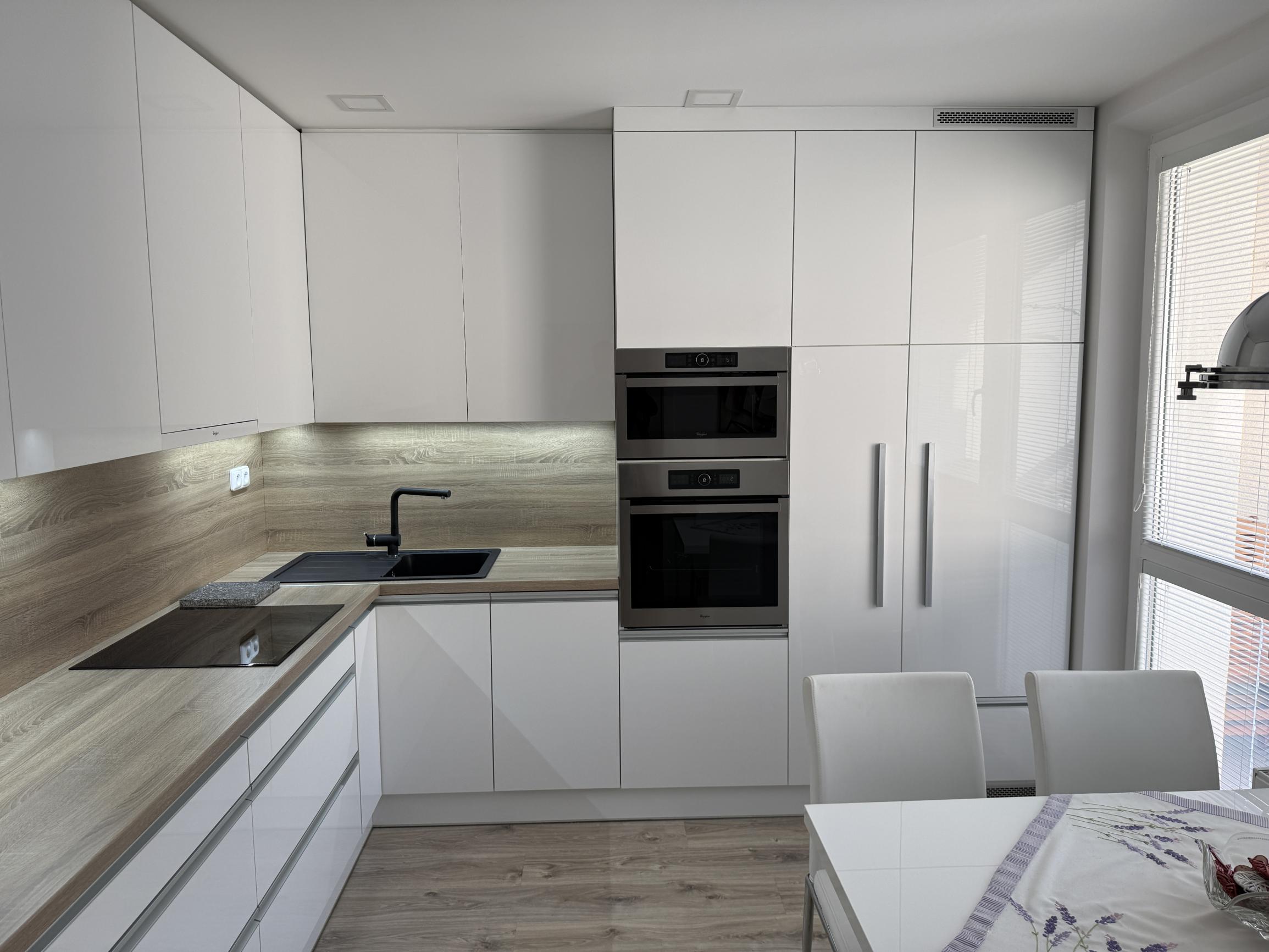 EXKLUZÍVNE NA PREDAJ – 2-IZBOVÝ BYT , KROMPACHY