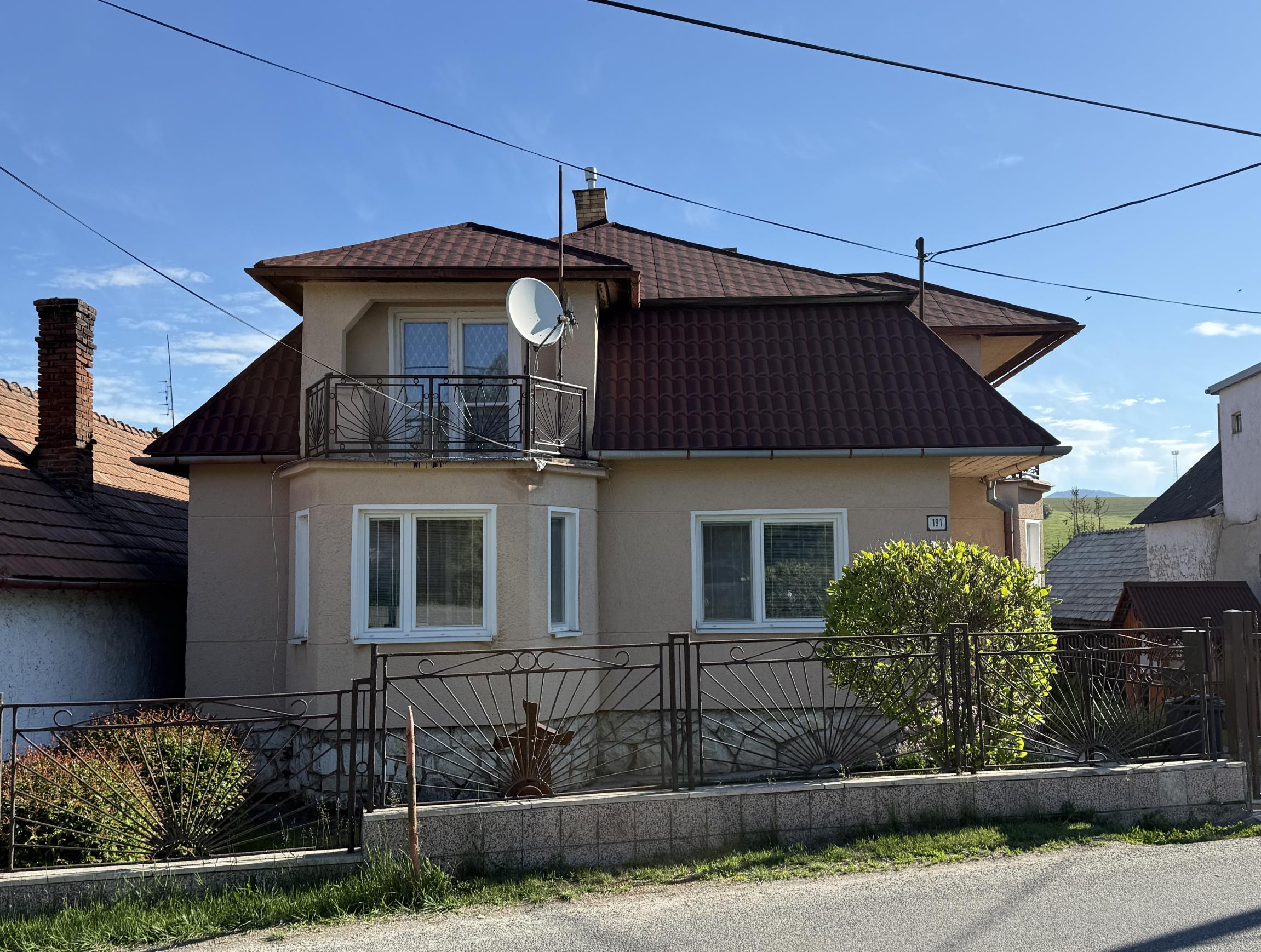 Rodinný dom s veľkým slnečným pozemkom v obci Bystrany.