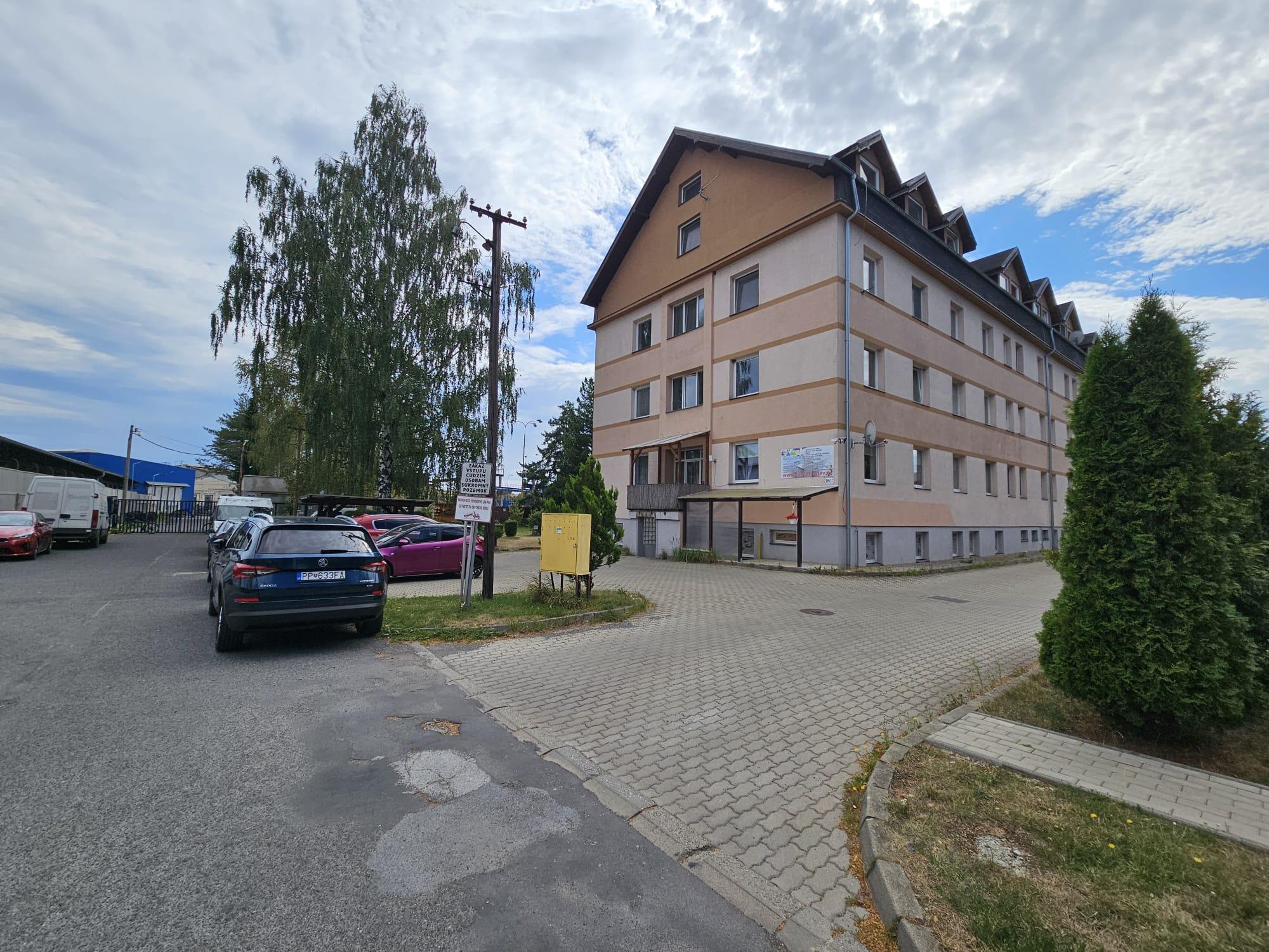Rozsiahly obchodný priestor s výmerou 284 m², Poprad