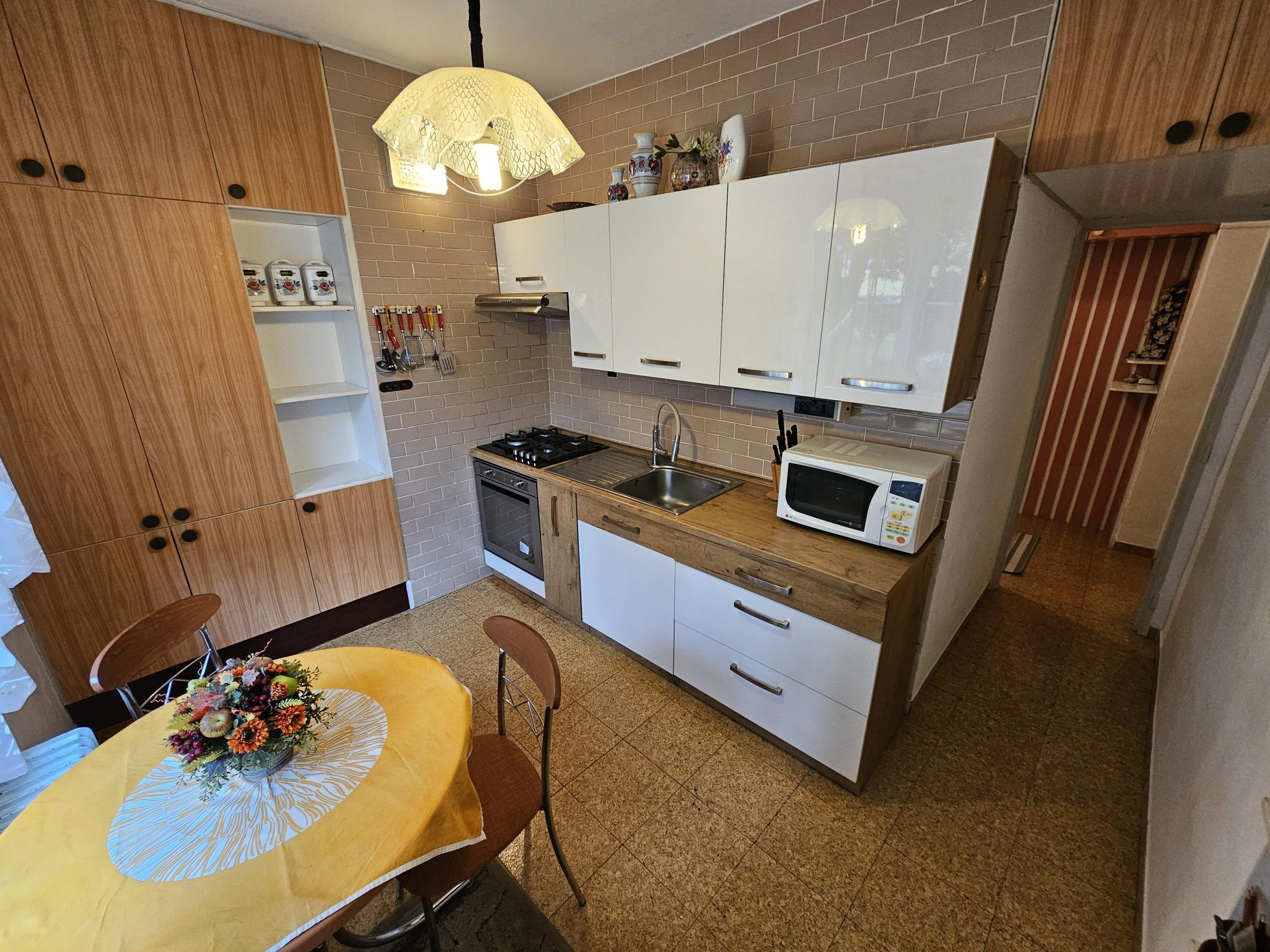 3-izbový byt v centre Spišskej Novej Vsi – 70 m², 3 pivnice – 10 m²